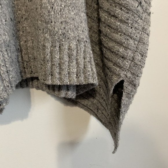 Athleta Sweater Donegal Passage Turtleneck Oversized Poncho Gray SZ Small Medium - Picture 3 of 10